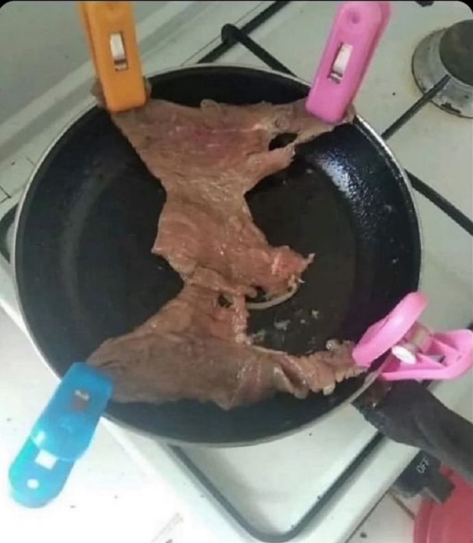 Eti ne zaman pişirsem küçülüyor bide böyle deniyeyim dedim🤭🤭🤭sizce işe yarar mı? evde misafir varda🤭?