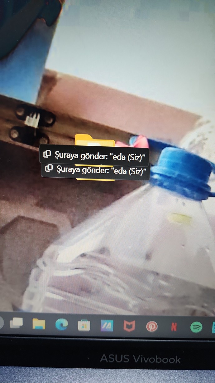 Klasor bu sekilde takili kaldi, nasil duzeltebilirim?