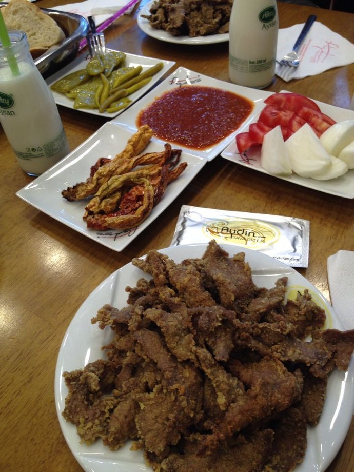 Düğün çorbası, ciğer tava, revani! Birini seç, diğer ikisi sonsuza dek yok olacak. Hangisini kurtarmayı istersin?
