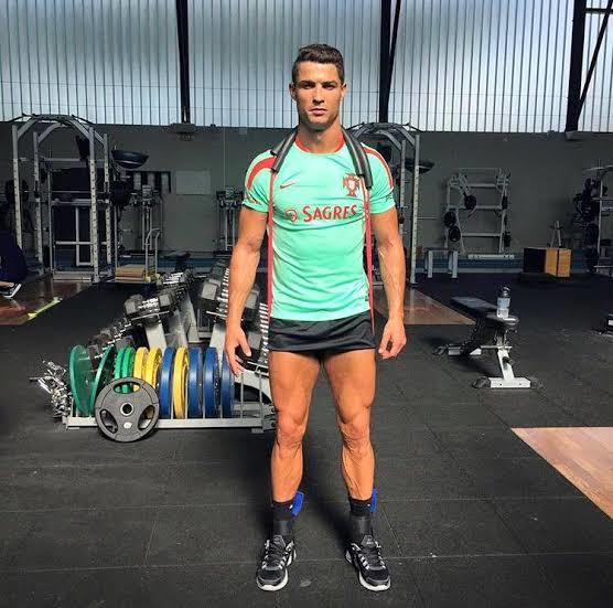 Sizce Canelo Alvarezin bacakları mı Ronaldonun bacakları mı daha güçlü ve dayanıklıdır ?