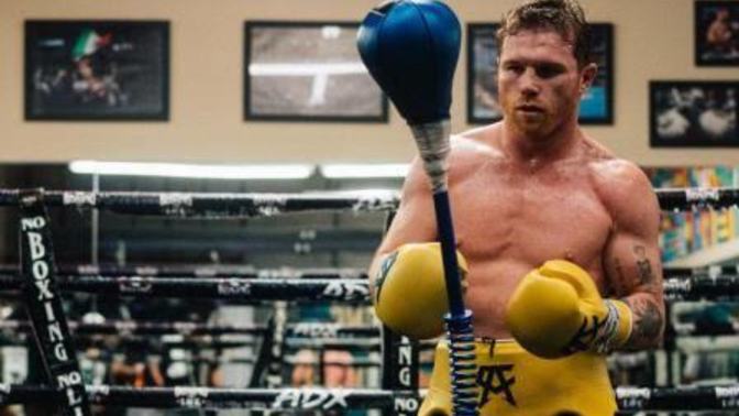 Sizce Canelo Alvarez'in bacakları mı Ronaldo'nun bacakları mı daha güçlü ve dayanıklıdır?