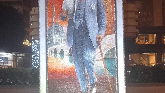 Atam sizce de çok yakışıklı değil mi?