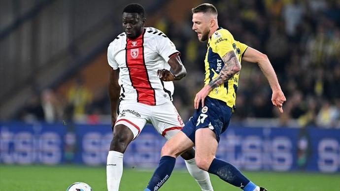 Fenerbahçe - Samsunspor ile golsüz berabere kalarak şampiyonluk yarışında ağır yara aldı! Maçı nasıl buldunuz?