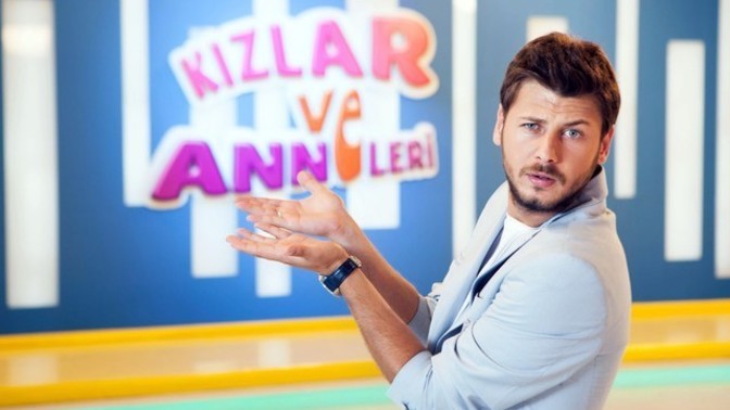Bu aralar izlediğiniz dizi film var mı eskilerden?