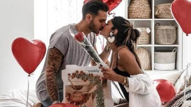 İstiklâl Marşı gibisin seninle bağımsızlığımı ilan edip aşkla haykırıyorum dediğiniz biri var mı?