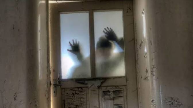 Zombi istilası oluyor. Nerede kalırdın ve hangi silahı kullanırdın? Nedeniyle birlikte açıklar mısınız?
