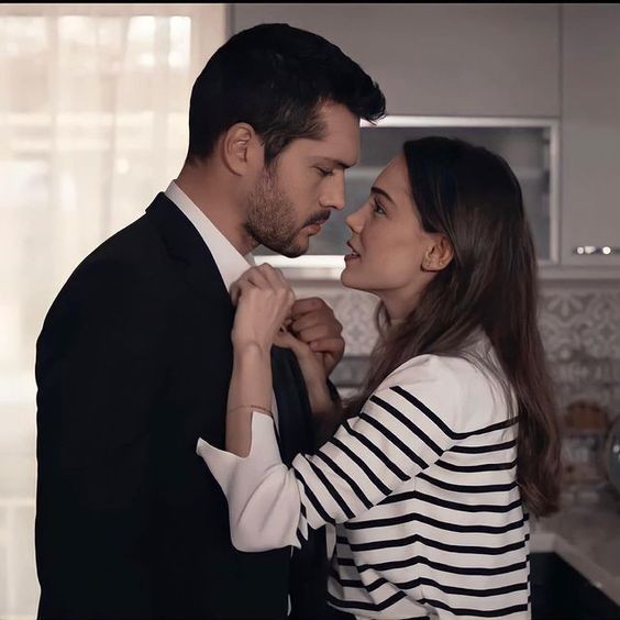 Sevgi mi insanı değiştirir, yoksa insan mı sevgiyi değiştirir?