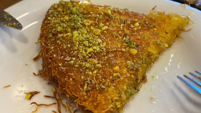 Bir künefe tatlısı olsaydınız, üstü bol fıstıklı mı, kaymaklı mı olurdunuz?