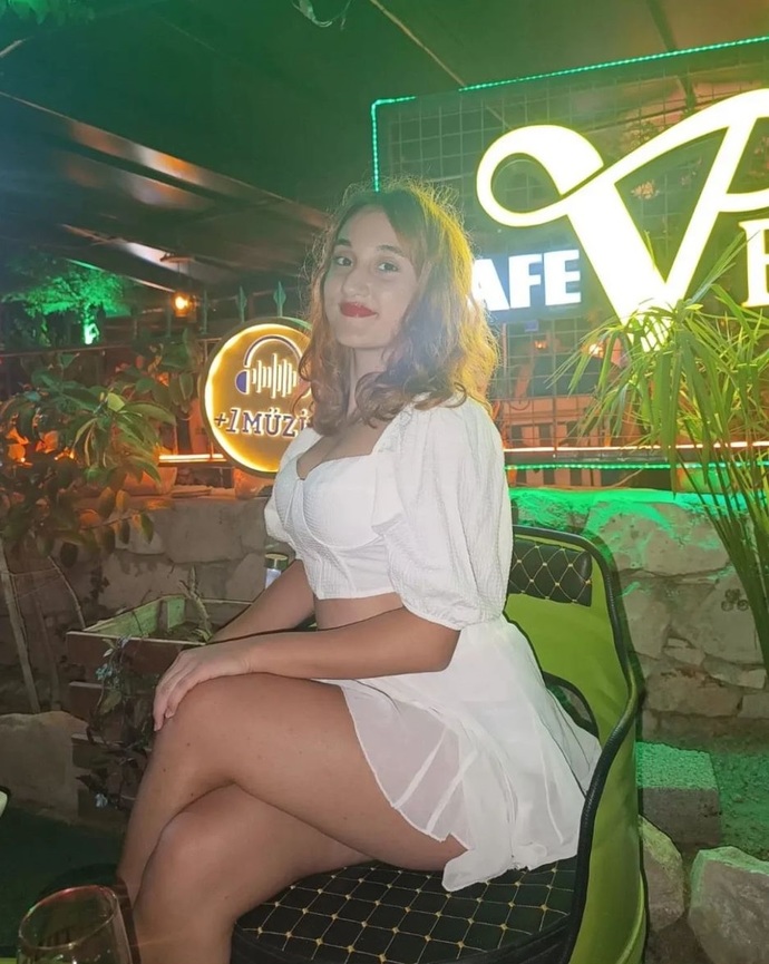 Bacak güzelliği yüz güzelliğini gölgeler mi?