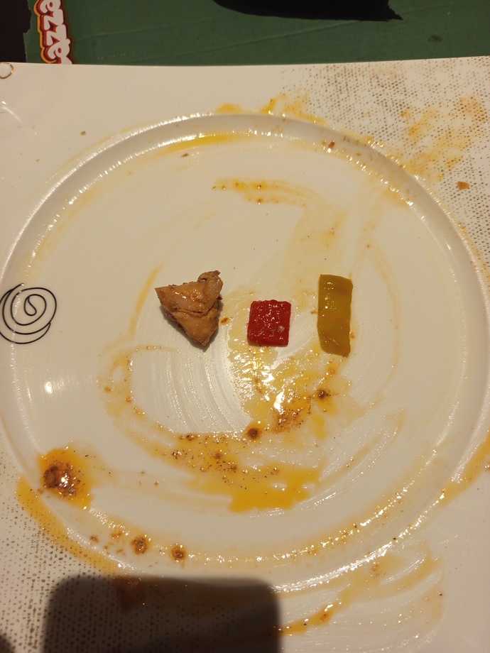 Beyler biliyorsunuz kadınlardan yemek yapmasını istemenin günümüzde 1 yıldan 3 yıla kadar hapsi var. Öyleyse buyrun tarif var?