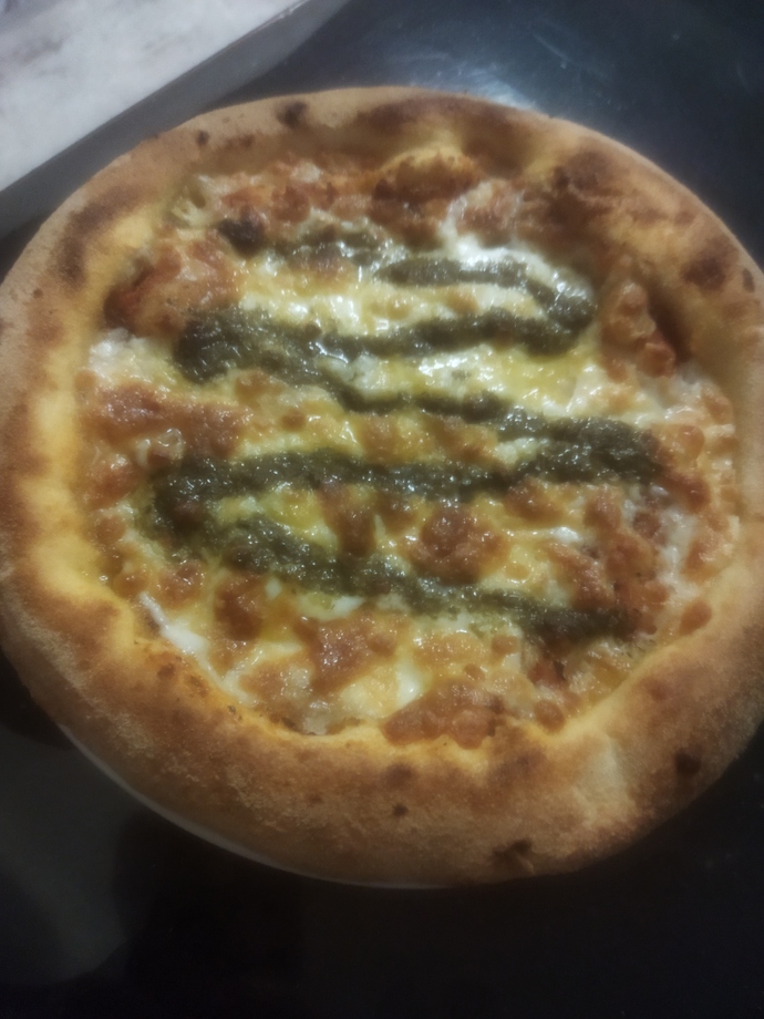 Sahur pizzası yaptım.4 peynirli nasıl duruyor sizce?