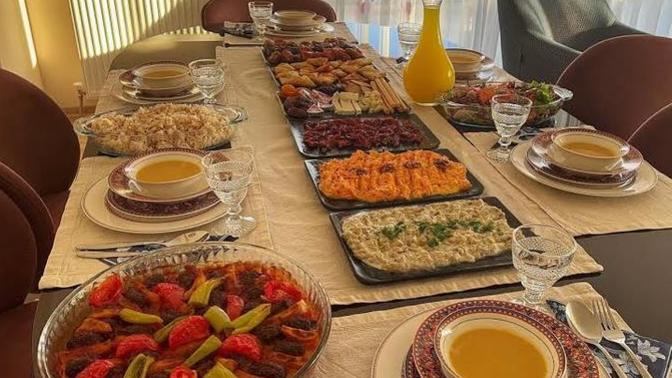 Siteden kiminle iftar yapacaksınız eşlememi ister misiniz?