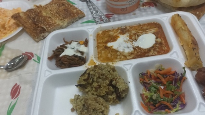 İftar yemeğine davetli olur musunuz?