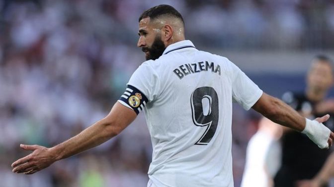 Son zamanlarda futbolcuların elleri neden sarılı?