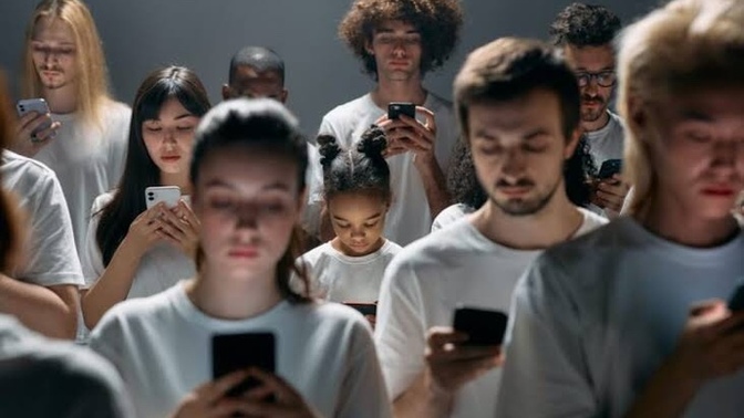 Çevrende senin hayatını senden daha çok takip edenler var mı?