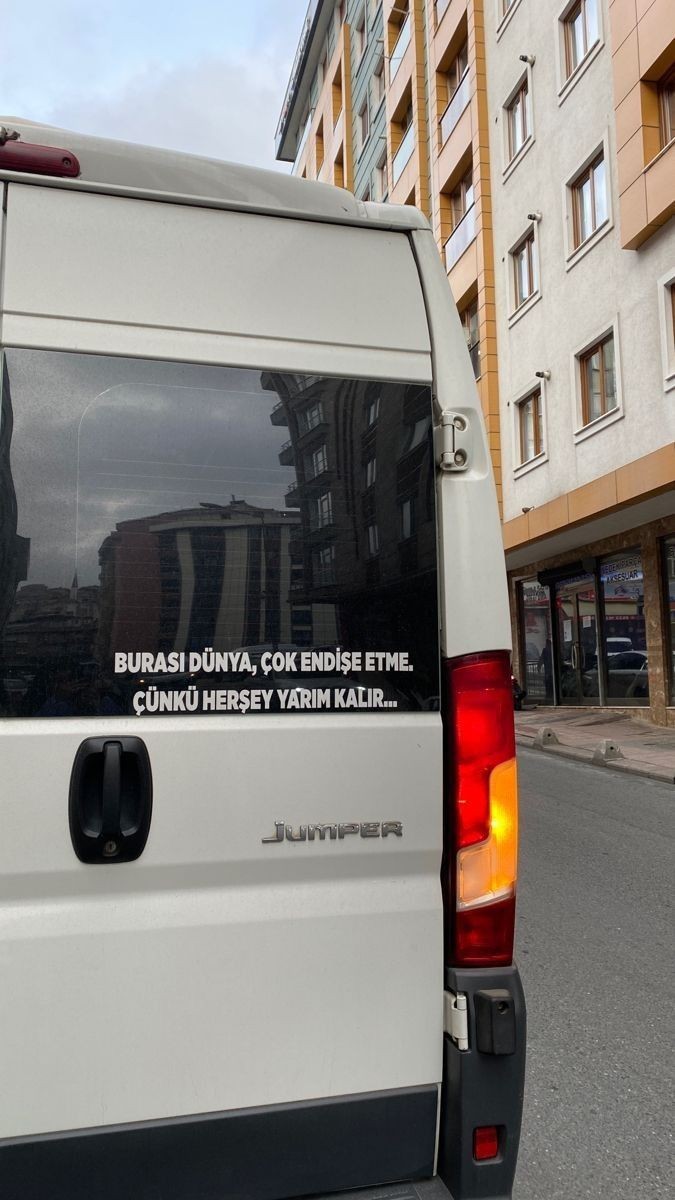 Dünyanın herhangi bir yerinde bir gün geçirme şansın olsaydı nereye giderdin ve ne yapardin?