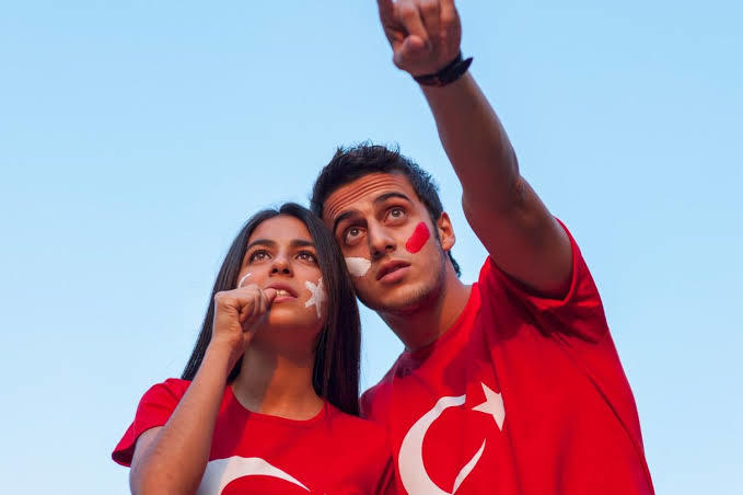 Türkler Anadoluya göç etmeden önce çekik gözlüydü göç ettikten sonra niye farklılaştı?