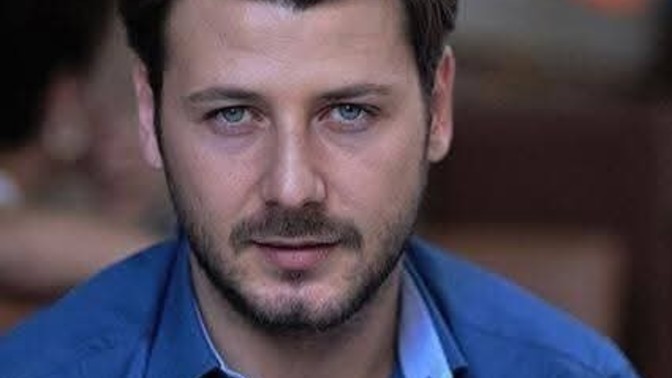 Gözlerine bayıldığınız yakışıklı bulduğunuz biri erkek ünlü?