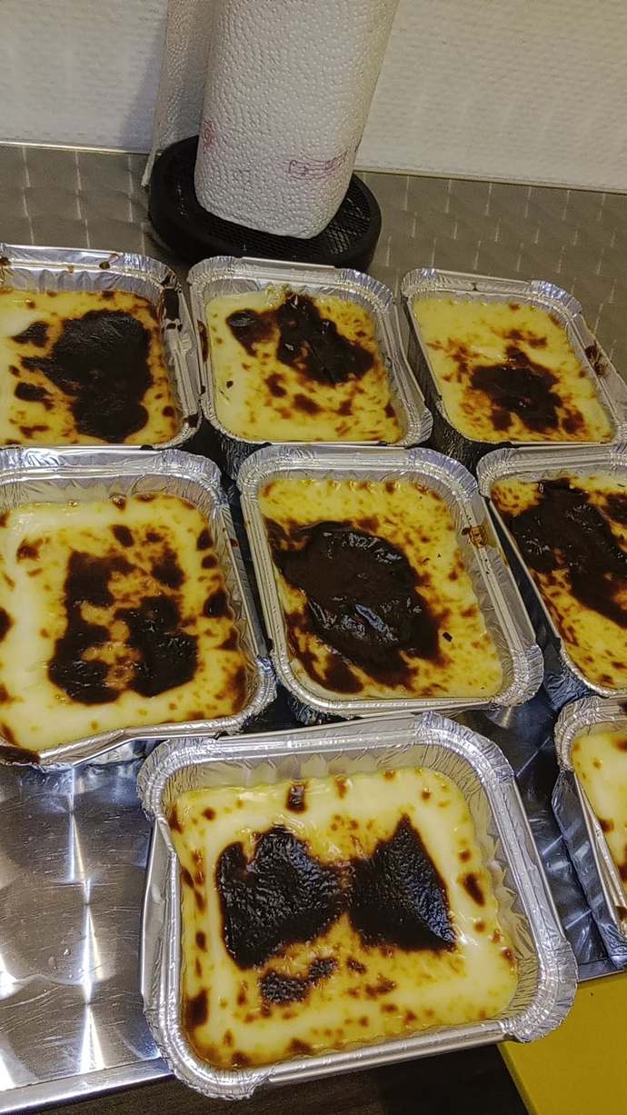 "Üzeri nar gibi kızarmış, 🤤içi pamuk gibi yumuşak… Fırın sütlaç, sabrın tatlıya dönüşmüş hali!"😋