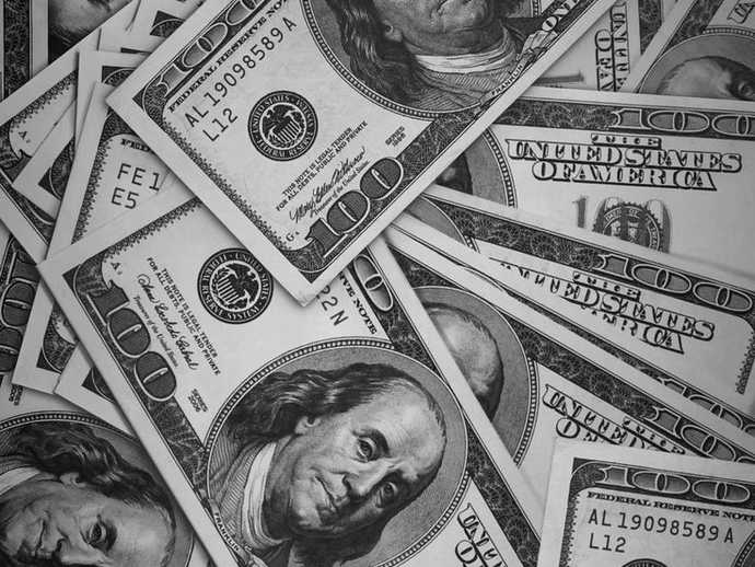 Eski sevgilinizin yüzünü dolara bassalar sizce dolar yükselir mi yoksa direkt 1 tl ye mi sabitlenir?