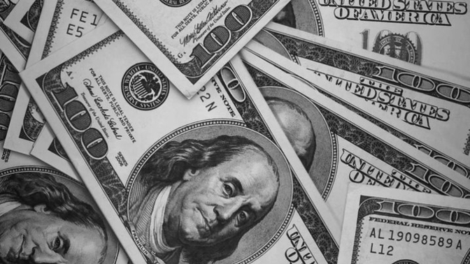 Eski sevgilinizin yüzünü dolara bassalar sizce dolar yükselir mi yoksa direkt 1 tl ye mi sabitlenir?