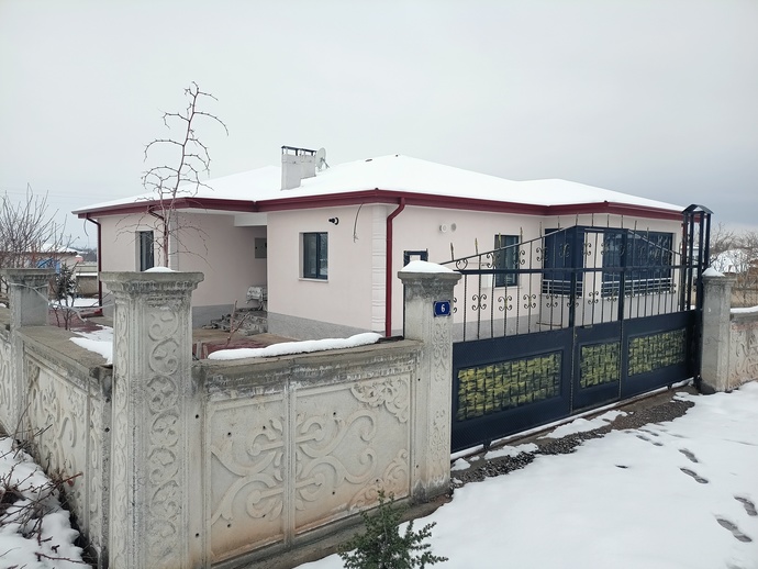 Köydeki ev sizce nasıl görünüyor?