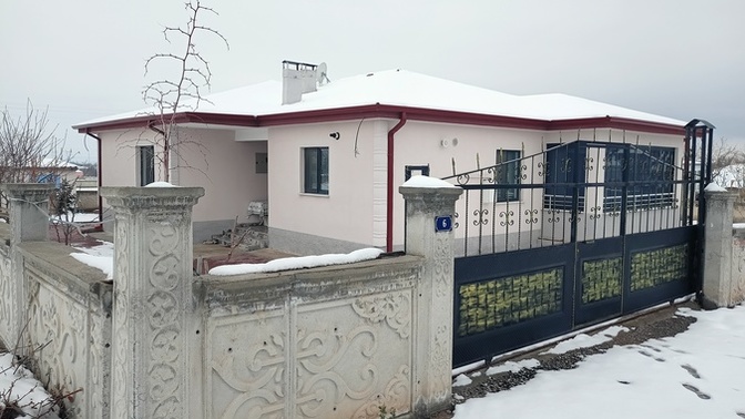 Köydeki ev sizce nasıl görünüyor?