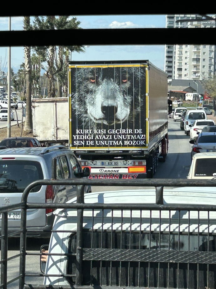 Akpliler Ekrem tutuklandı diye göbek mi atıyorlar ?