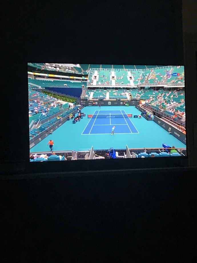 Tennis Maçını izleyen var mı?