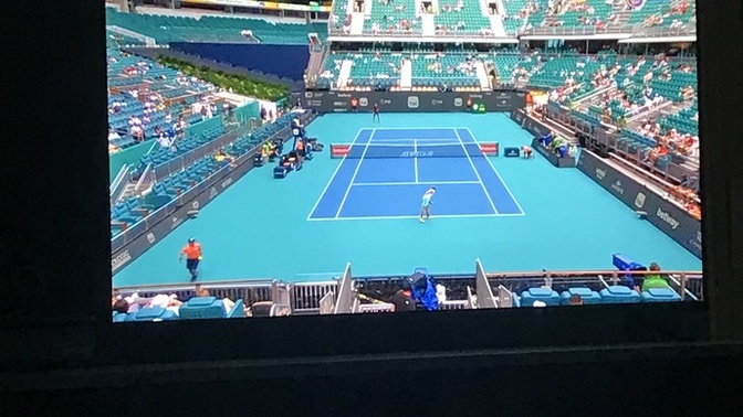 Tennis Maçını izleyen var mı?