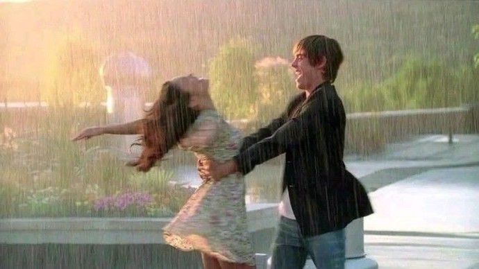 Sence hangisi daha romantik: yağmur altında yürümek mi, yıldızları izlemek mi?