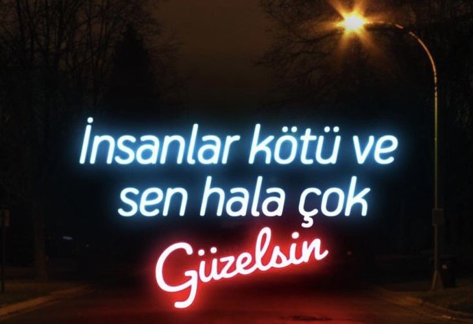 Sana neli dondurma ısmarlardık söyleyelim mi?