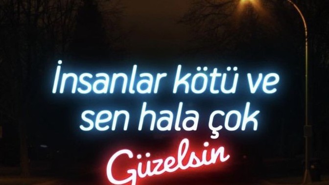Sana neli dondurma ısmarlardık söyleyelim mi?