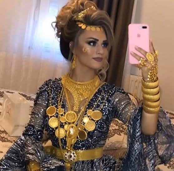 Kul kınadığını yaşamadan ölmezmiş, kınasak bizede böyle altın takarlar mı?