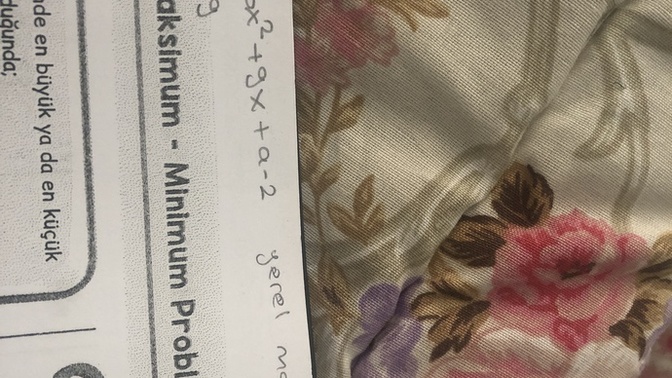 En üstte yazan soruyu çözebilir misiniz?