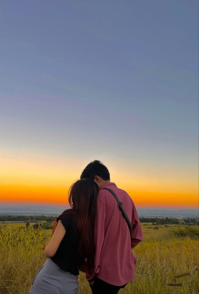 Sevgiliyle gün batımını izlemek mi, yoksa gün doğumunu izlemek mi daha romantik?
