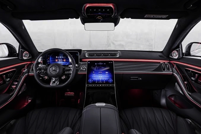 Mercedes S63 mü, Aston Martin DBS Superleggera mı?