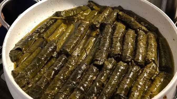 Bol ekşili zeytinyağlı yaprak sarma sever misiniz?