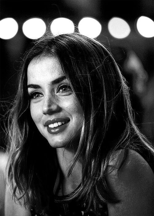 Sizce Ana De Armas güzelmi?