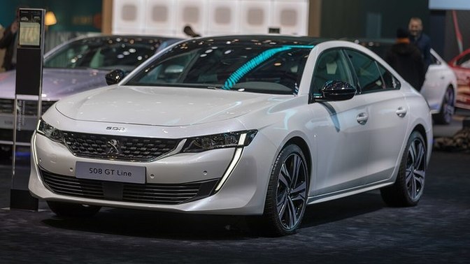 Size göre Passat mı güzel 508 mi?