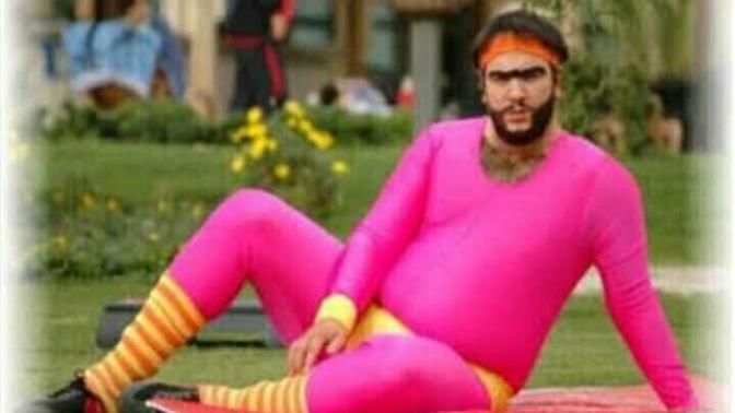 Erkek adam pembe giyer mi?
