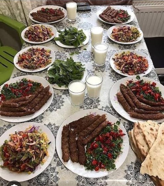 Akşama ne yemegi yapacaksınız bizde bişey yok?