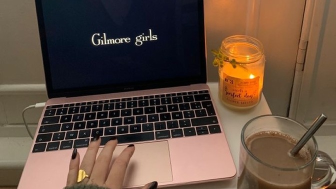 Bir diziyi ya da filmi izlemeye başlamadan önce yorumları okur musun, yoksa direkt mi izlersin?