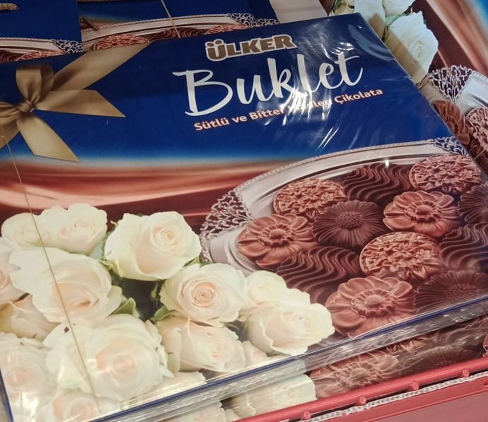 Size bayram çikolatası hediye edeyim mi?