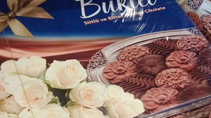 Size bayram çikolatası hediye edeyim mi?
