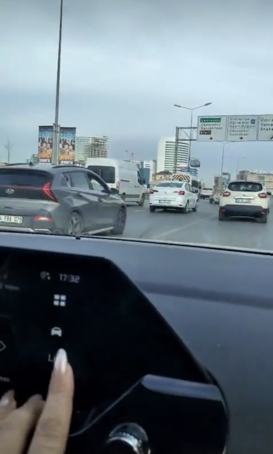 Sürekli radyo kanalları ile uğraşan dostlarınız var mı?