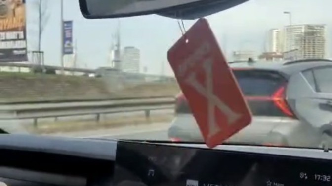 Sürekli radyo kanalları ile uğraşan dostlarınız var mı?