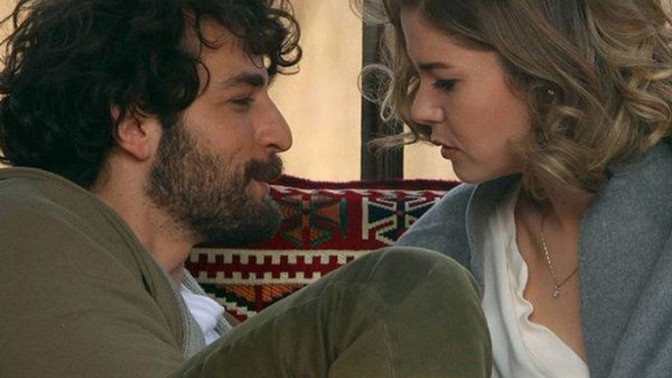 Aşka kapılınca derin derin bakan mısın/gözlerini kaçıran mı?