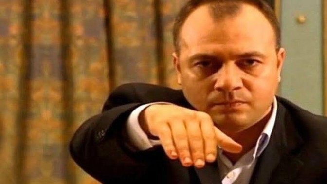 Kadınlar eşinizin veya sevgilinizin elini bayramda öper misiniz? Beyler siz böyle bir talepte bulunur musunuz?