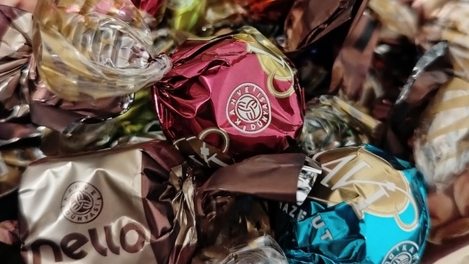 Bayramda gelip elimi öpseydin; baklavamı, su böreğimi, ketemi, sarmamı yeseydin harçlığın kaç para olurdu söylim mi?